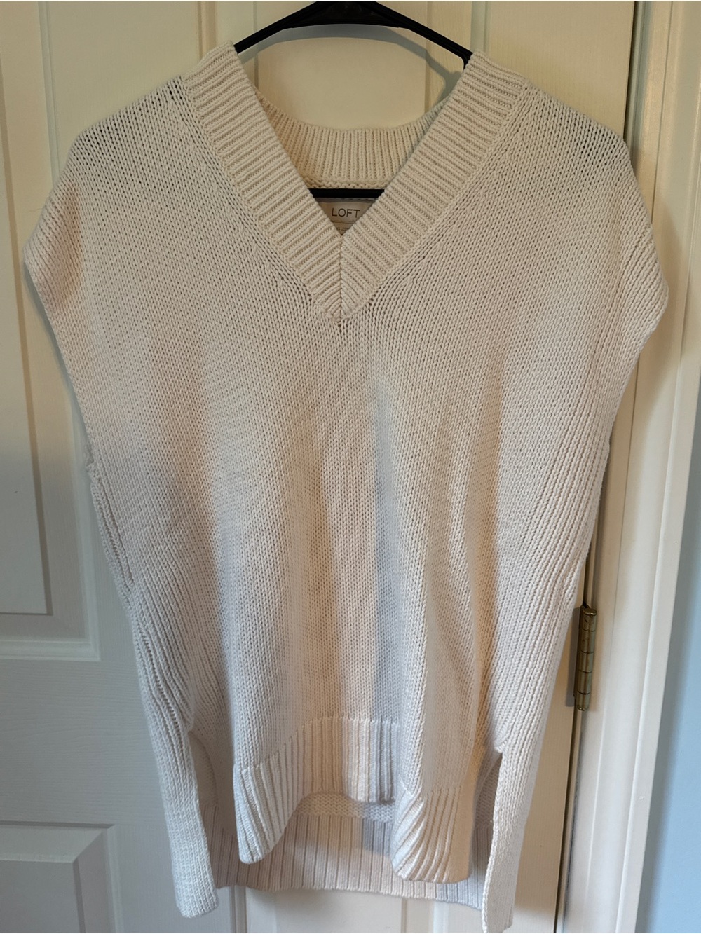 LOFT Cream V-Neck Sleeveless Knit Vest